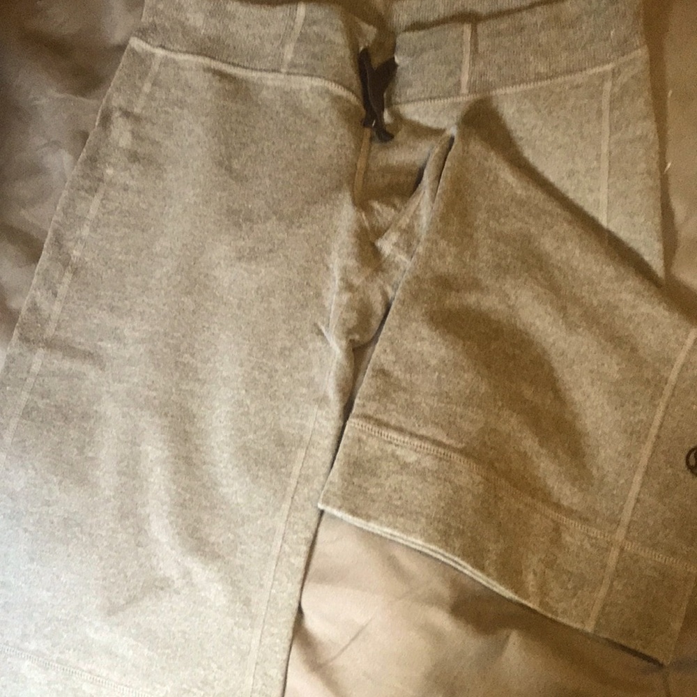 Lululemon Clam Digger Shorts - Picture 2 of 3